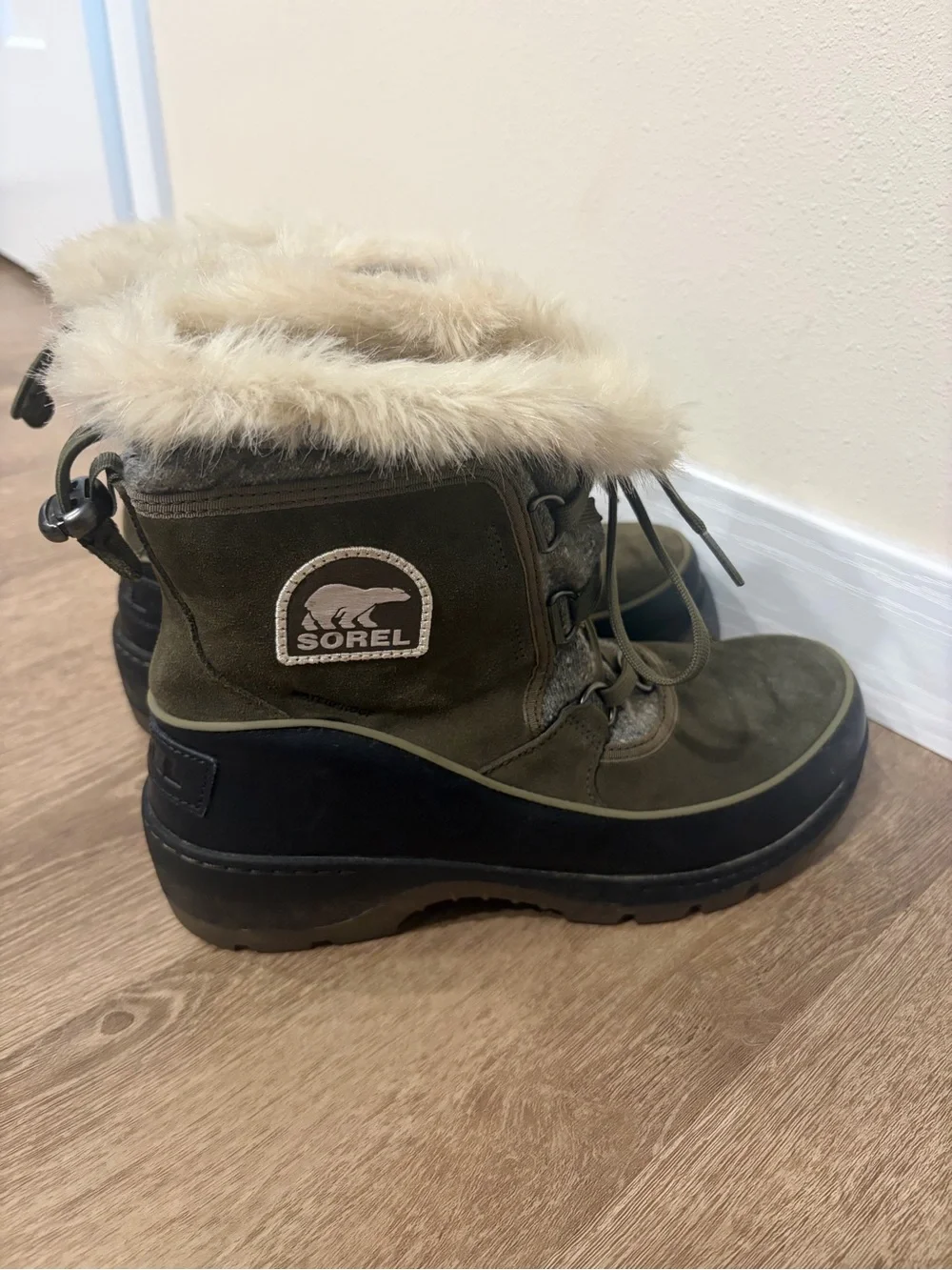 Sorel Tivoli III Waterproof Winter Boots Size 9.5